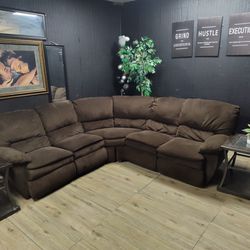 BIG DEAL!!! 4 PIECE RAYMOUR RECLINER SECTIONAL ONLY $599 DELIVERY AVAILABLE