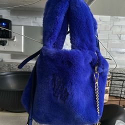 S/M. Body Cross.  Beautiful Purse.  👛 LA.  