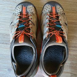 Hoka Mens Size 8, Sandals, Leather Top.  hybrid hiking sandal designed for trails & water. Selling due to foot problem. ORiGINAL Price $140
