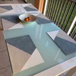Dining table, 4-seater extendable to 6