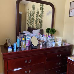 Dresser With Mirror 