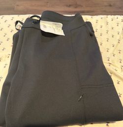 Woman’s large 32 degrees sweats