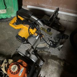 DEWALT Miter Saw
