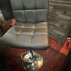 Adjustable Bar Stool 