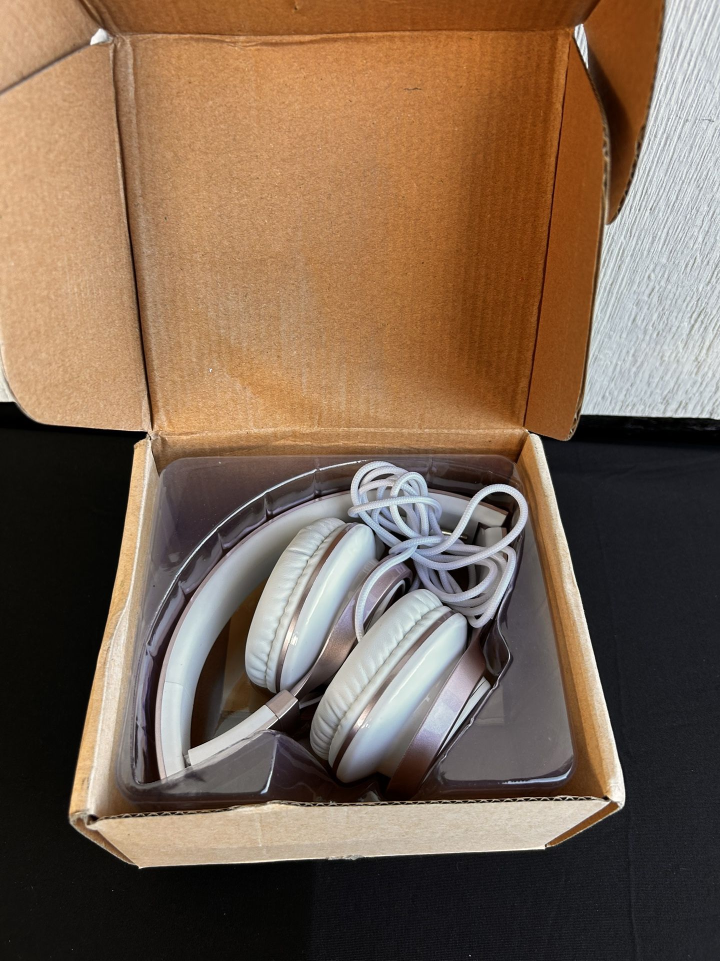 Rose Gold MS300 wired headphones