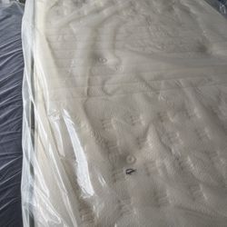 Queen Size Bed Mattress Avocado Extra Firm Mattress Serta Sealy Stearns & Foster Beautyrest Black Series Tempurpedic Saatva Nectar Casper Kluft Series