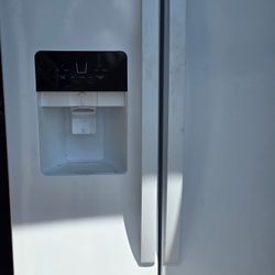 Ice Maker 2 Door Refrigerator 