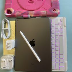 Apple IPad 7th Generation (10.2” Retina / IOS 18 / Touch ID ) 32GB with stylus pen, keyboard, case  & Accessories (128GB $249) 