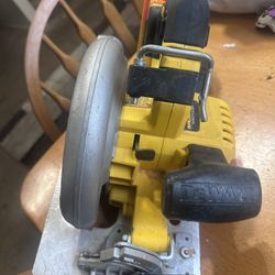 DEWALT 20V XR Brushless Circular Saw + 4.0Ah Battery