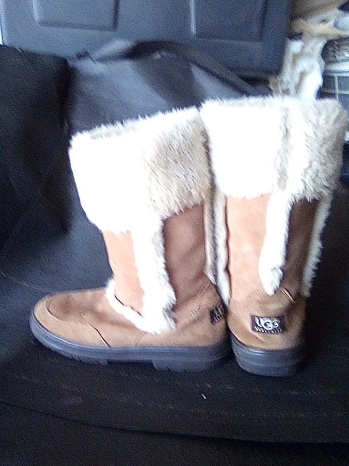 UGG AUSTRALIA  BOOTS W 7