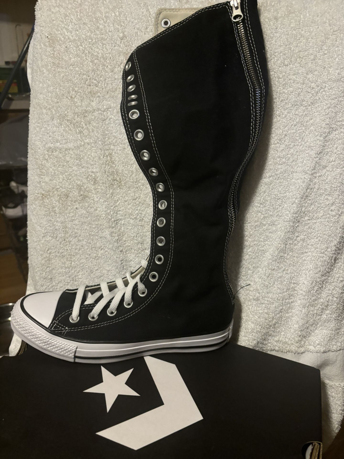 Converse- BRAND NEW NEVER WORN IN BOX