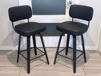SET OF 2 SWIVEL BLACK FAUX LEATHER COUNTER HEIGHT STOOLS ( NEW AND ASSEMBLED )