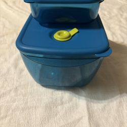 Blue Tupperware set