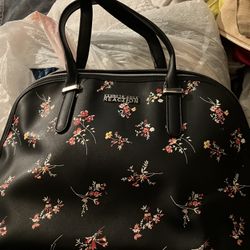 Kenneth Cole Reaction Purse  Large 