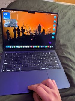 2024 MacBook Air 13 M3  8GB RAM