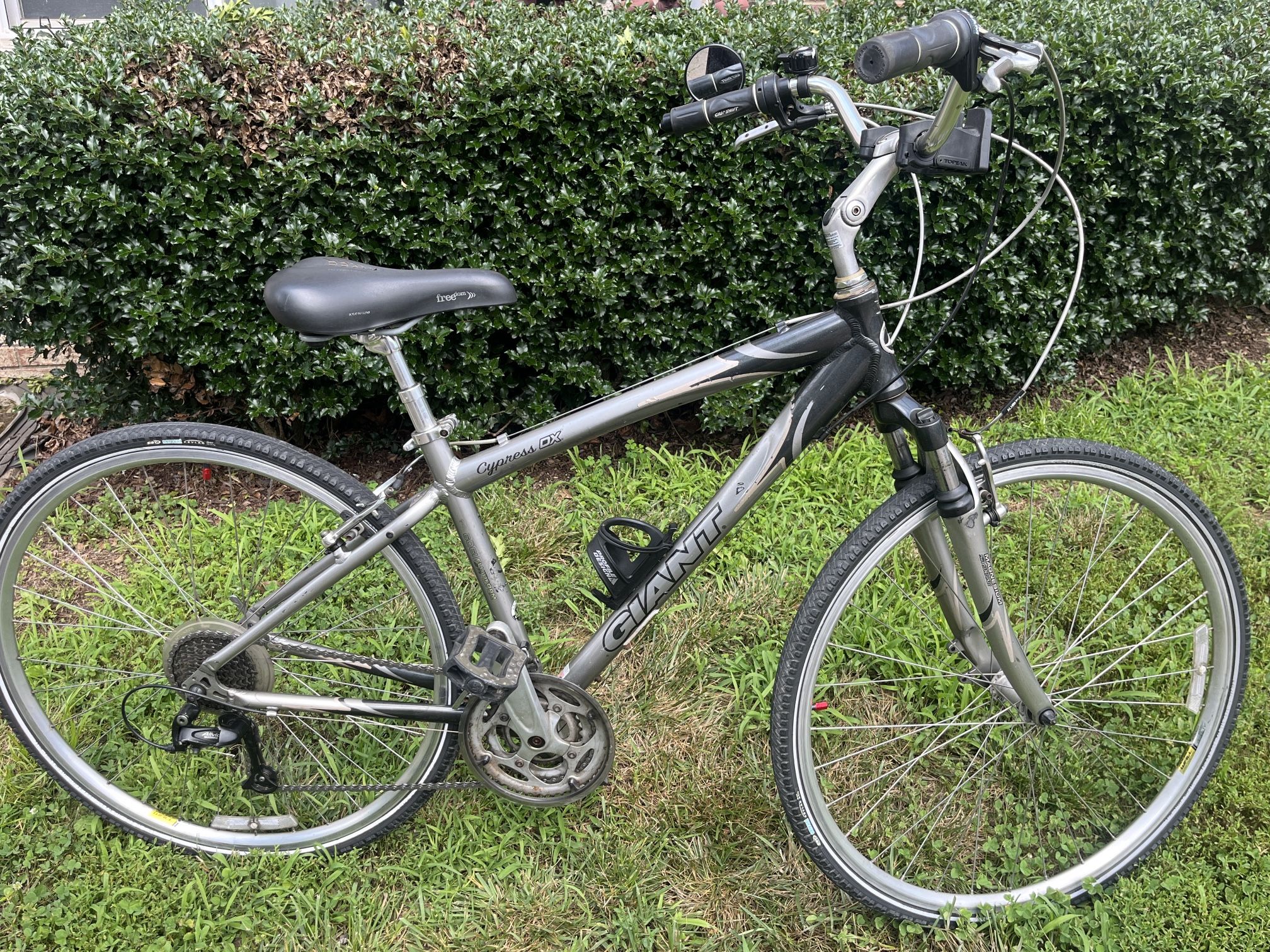 Giant Cypress DX Trail/Road Bike