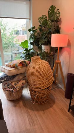 lamps pillows and baskets