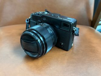 Fujifilm X-Pro 1 Mirrorless Camera with 56mm Lens