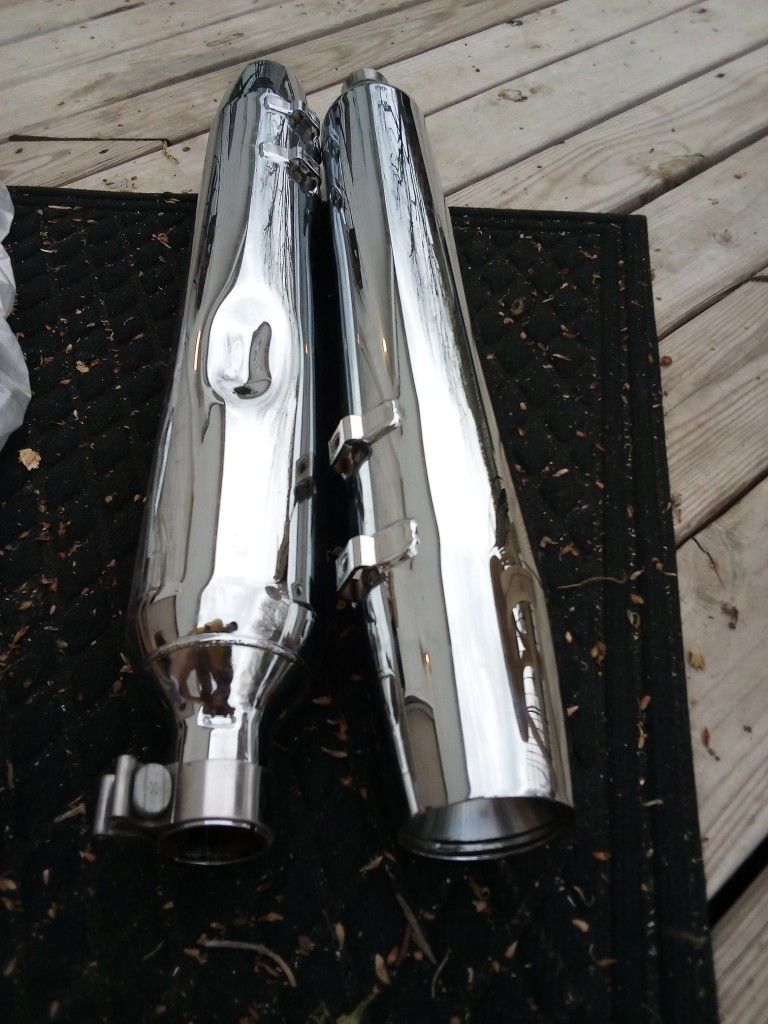 . Vance Hines , Harley short tail, exhausts .