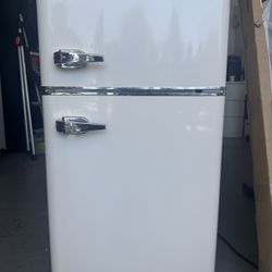 Insignia Mini Fridge And Freezer