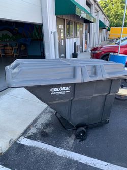 Global Industrial 1 Cubic Yard Heavy Duty Tilt Truck w/Lid - Commercial Trash & Recycling Cart