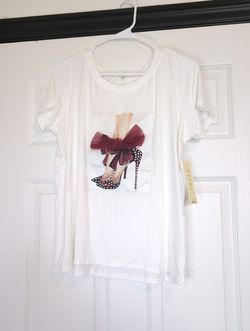 Medium NWT White Graphic T-Shirt with Red Bow Heels coquette