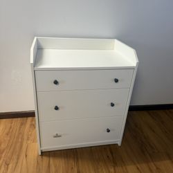 HAUGA 3-drawer chest, white, In Excellent Condition 