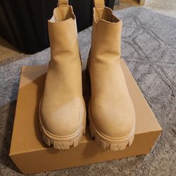 Boots Women Size 7