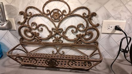 Metal planter box
