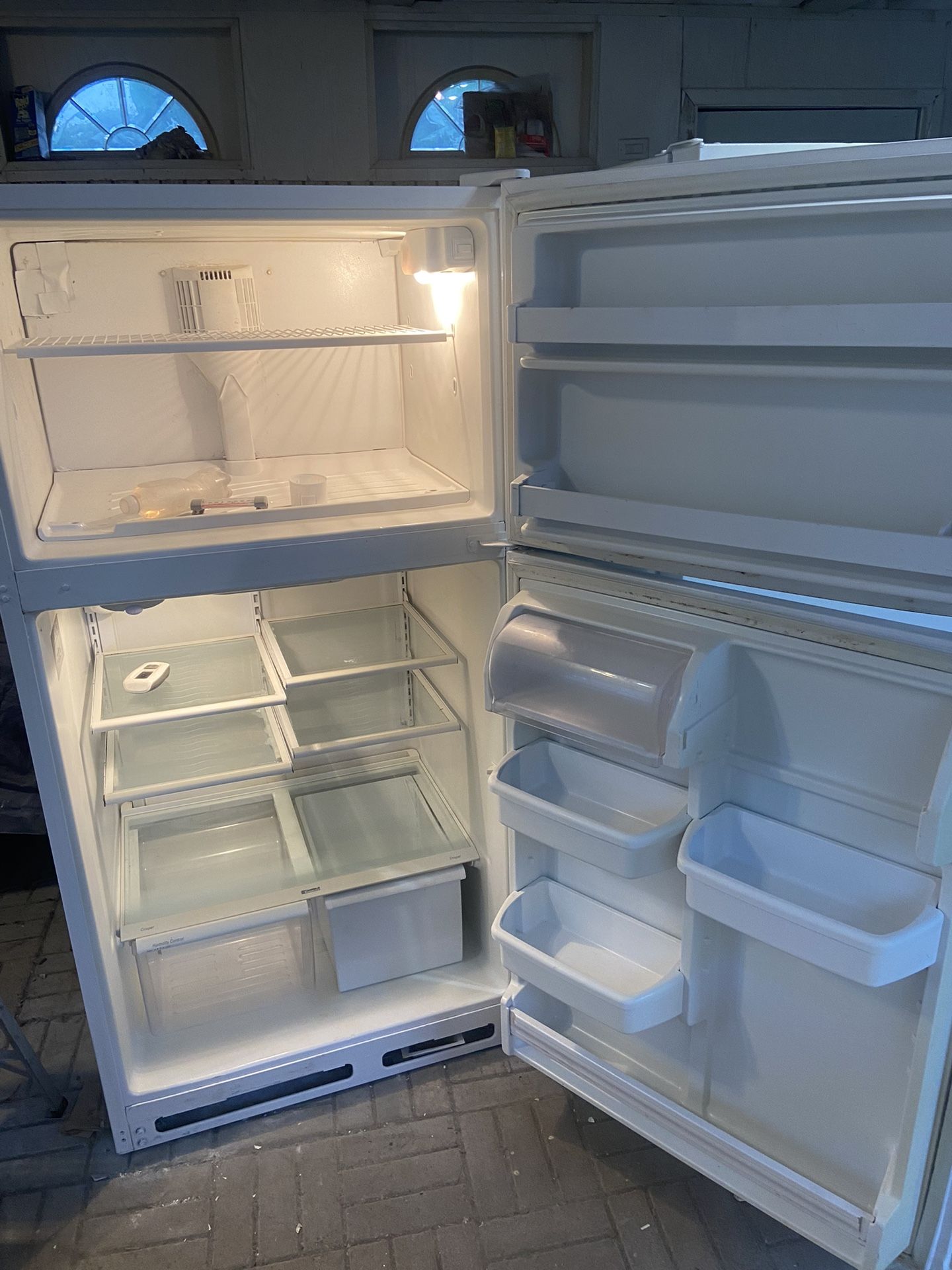 EXCELLENT RUNNING 21 cu ft White fridge, Been cleaned in. & out! I’m in marrero.