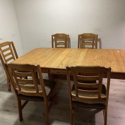 Dinning Table With 5 Chairs 