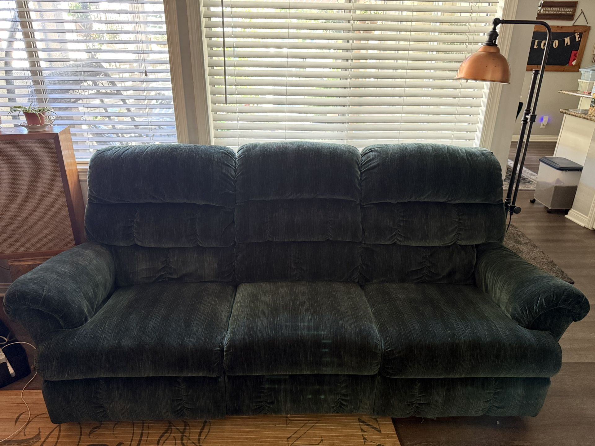 LA-Z-BOY / Recliner Couch and Chair Set