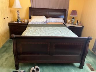 QUEEN SIZE BED
