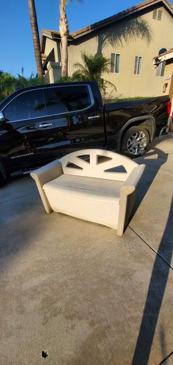 Rubbermaid Patio Storage Bench