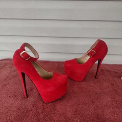 Delicacy Red platform heels size 9