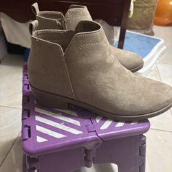 Size 9 Brown Ankle Boots 