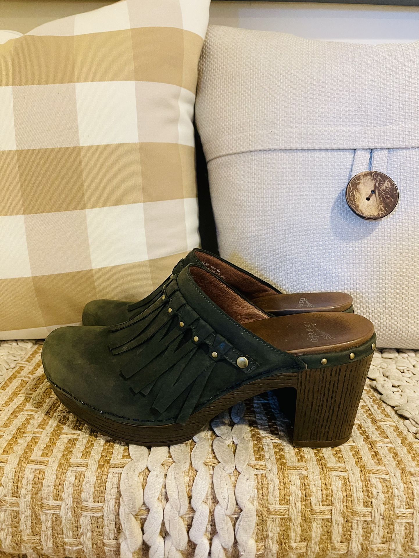 Women’s Dansko Deni Mule Green Fringe Tassel Chunky Heel Platform Size EU 40 US 9.5-10