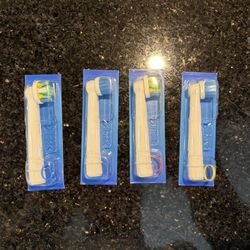 Lot Of 4 Assorted Oral-B Toothbrush Heads Floss Action Interspace Power Tips