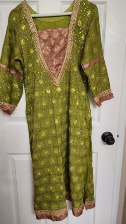 Indian - Pakistani - Desi Dress/ Salwar Kameez/ Ethnic Clothes