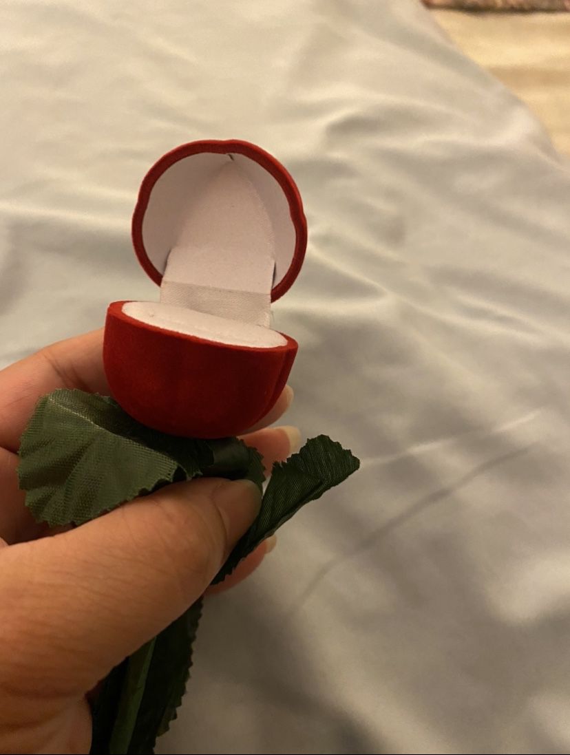 Red Rose 🌹 Flower Ring Case 