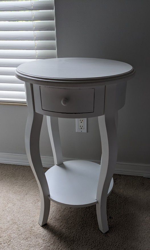 Nightstand / End Table / Side Table - Color: White