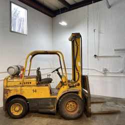 Hyster Forklift – 6,800 lb Capacity – LP Gas – Runs & Works