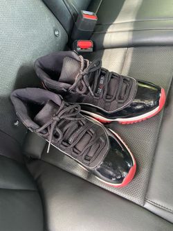 Jordan 11s Bred size 9.5