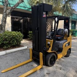Caterpillar Forklift 6000 LBS