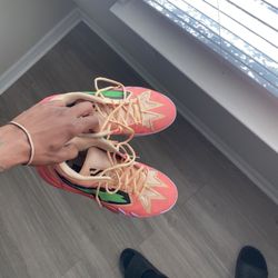 SCOOT HENDERSON hooping Shoes Size 9.5 