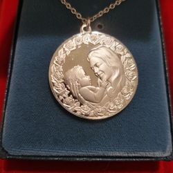 Vintage Mothers Day Pendant Chain!