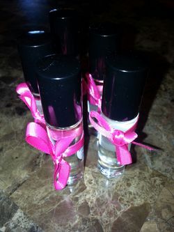 Natural perfume rolls or moisturizing body sprays