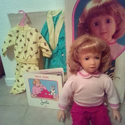 Worlds Of Wonder Julie Interactive Talking Doll with Outfits & Storybook (Vintage 1987)