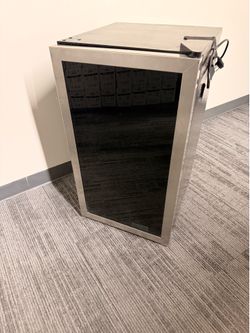 Beverage Cooler / Mini Fridge (Antarctic Star)
