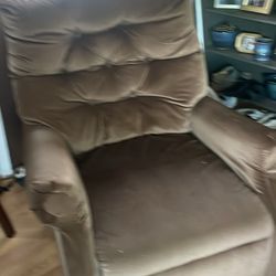 Brown Recliner Great Shape , Moving Must Sell. , Manual Lift. Branford.